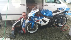 Dario Cecconi e la sua Suzuki GSX-R600 nel paddock della Cookstown 100