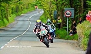 Jamie Hamilton durante le qualifiche del Lightweight TT (foto: Andrea Hawley)