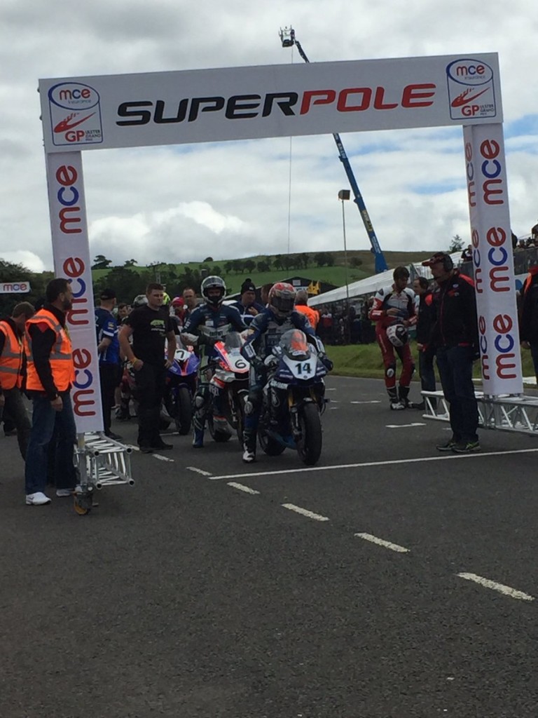 La partenza della Superpole (foto: @UlsterGrandPrix)